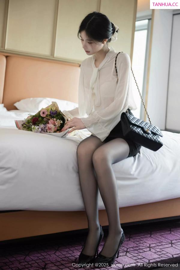 Carina Lee Carina布丁 [XiuRen]高清写真图 2025.05.23 No.10319 布丁wow 魅惑黑丝第4张图片